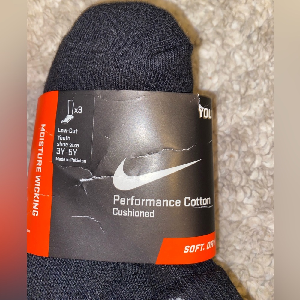 4 pair Youth Low Cut Nike Socks - Picture 3 of 5